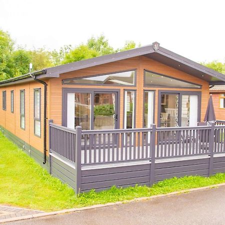 Penny Lodge With Hot Tub Malton Exterior photo